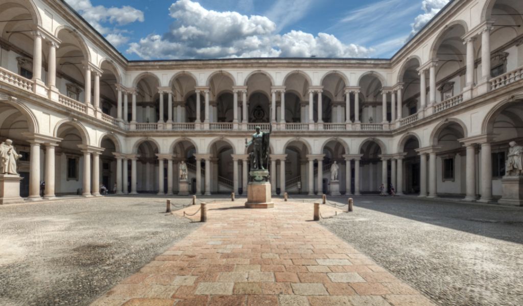 where to stay in Milan