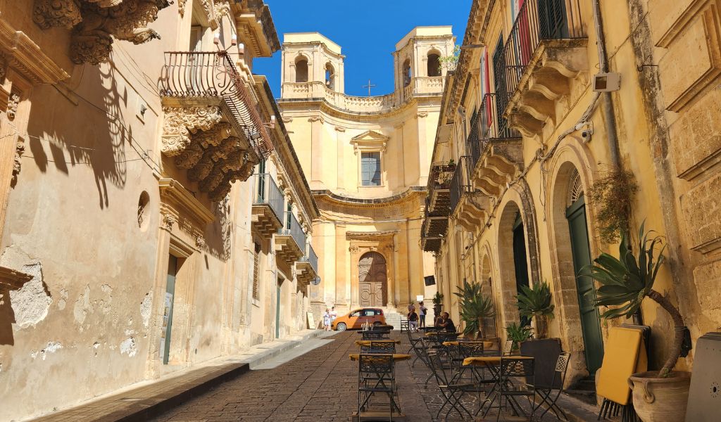 best places to stay in sicily noto